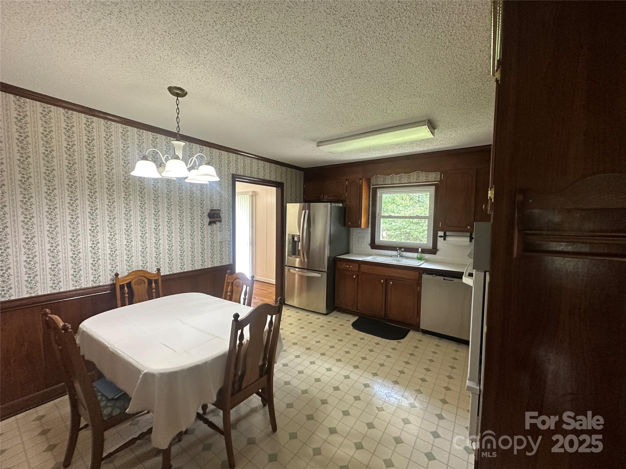 1115 Dumbarton Road Gastonia, NC 28054 - Photo 15 of 20 a kitchen with a table and chairs in it