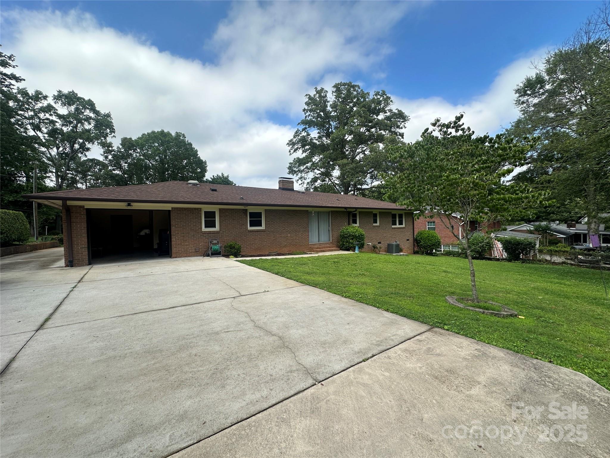 1115 Dumbarton Road Gastonia, NC 28054 - Photo 18 of 20 front view of a house with a yard
