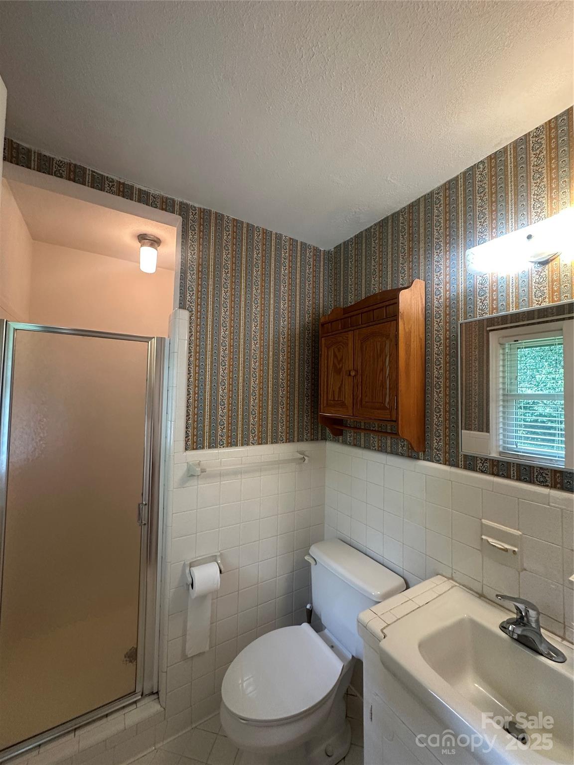 1115 Dumbarton Road Gastonia, NC 28054 - Photo 4 of 20 a bathroom with a sink a toilet and mirror