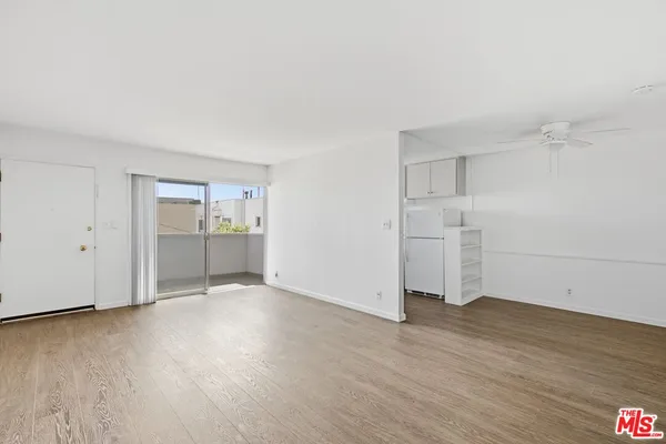 $1,695 | 1528 Winona Boulevard, Unit 9, Los Angeles, CA 90027