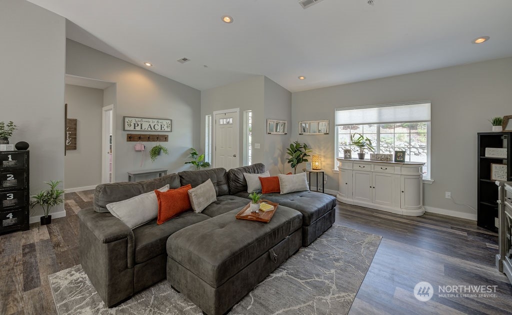 1365 Pitcher Canyon Road Wenatchee, WA 98801 - Photo 14 of 40 a living room with furniture and a window