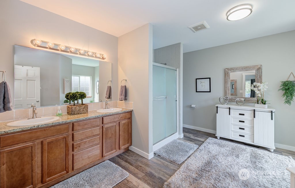 1365 Pitcher Canyon Road Wenatchee, WA 98801 - Photo 25 of 40 a spacious bathroom with a granite countertop sink mirror and a