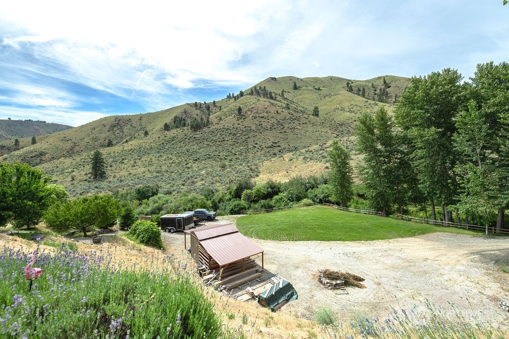 1365 Pitcher Canyon Road Wenatchee, WA 98801 - Photo 33 of 40 a view of a mountain with a garden