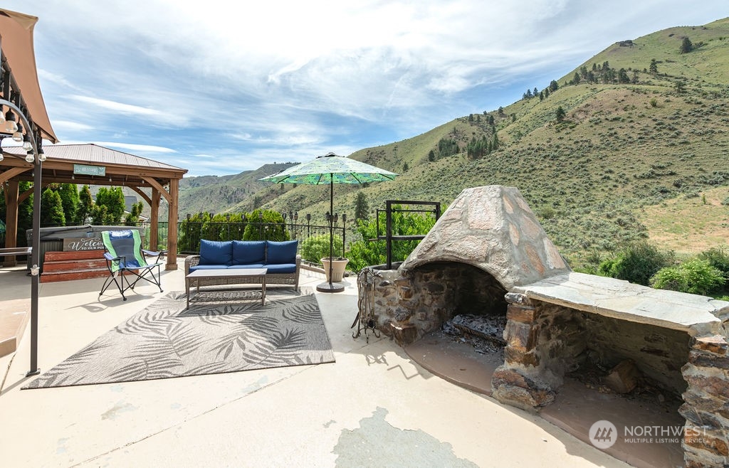 1365 Pitcher Canyon Road Wenatchee, WA 98801 - Photo 35 of 40 a view of backyard with seating space