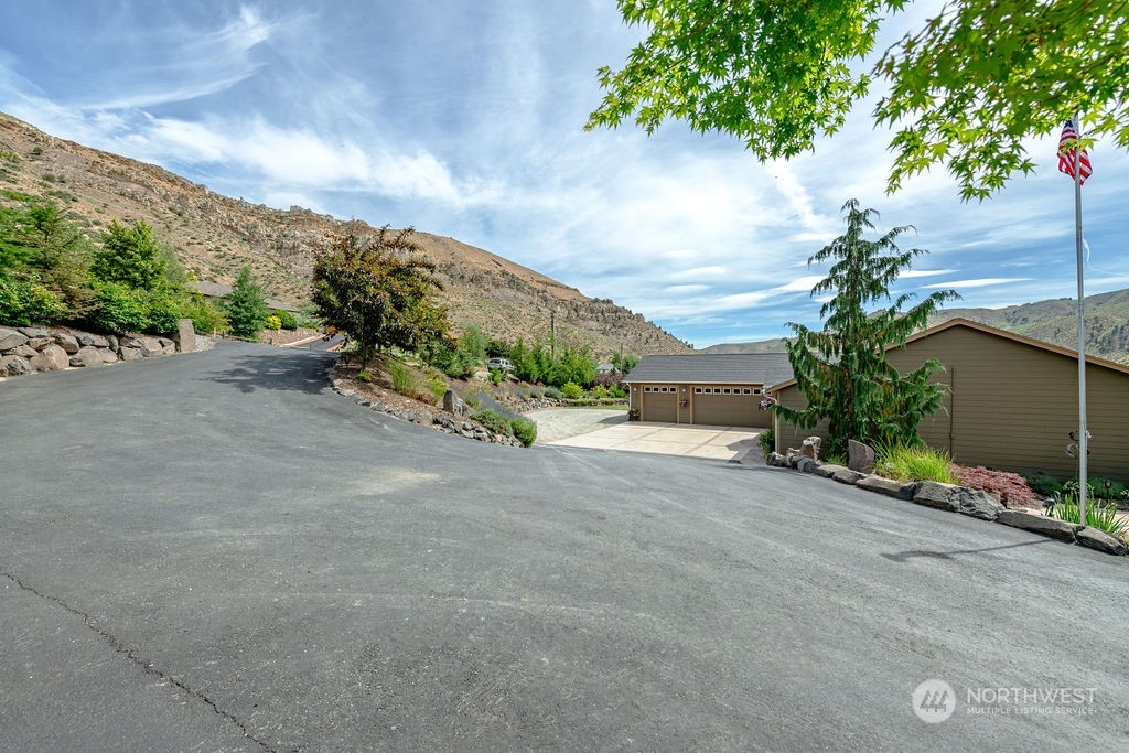 1365 Pitcher Canyon Road Wenatchee, WA 98801 - Photo 40 of 40 a view of a pathway with a yard