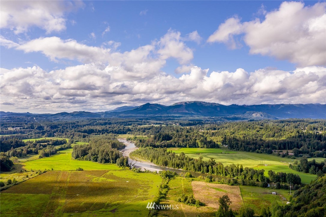 9513 Tveit Road Arlington, WA 98223 - Photo 2 of 40 a view of an swimming pool and mountain view