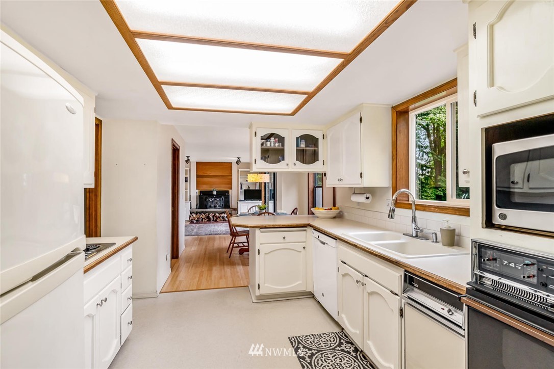 9513 Tveit Road Arlington, WA 98223 - Photo 13 of 40 a large white kitchen with a large window