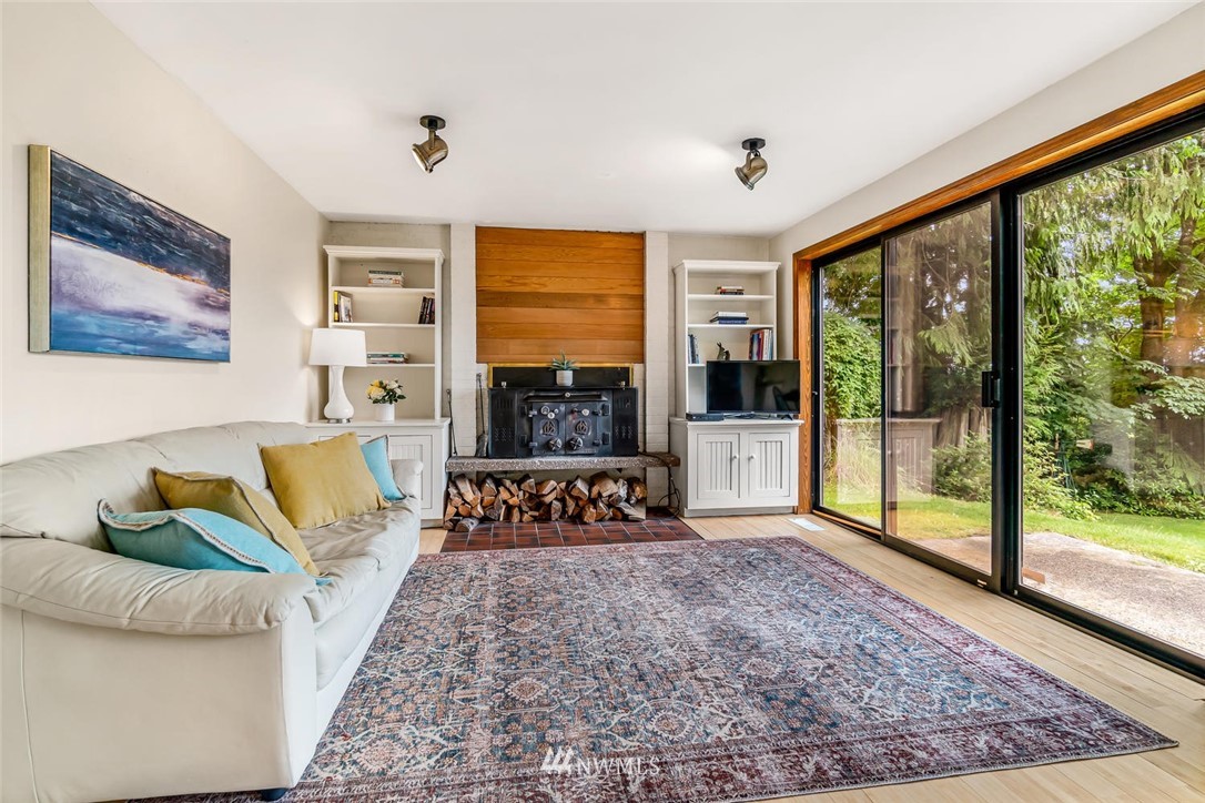 9513 Tveit Road Arlington, WA 98223 - Photo 18 of 40 a living room with furniture and a large window