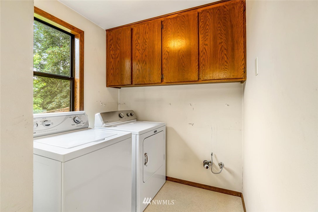 9513 Tveit Road Arlington, WA 98223 - Photo 31 of 40 a utility room with dryer and washer