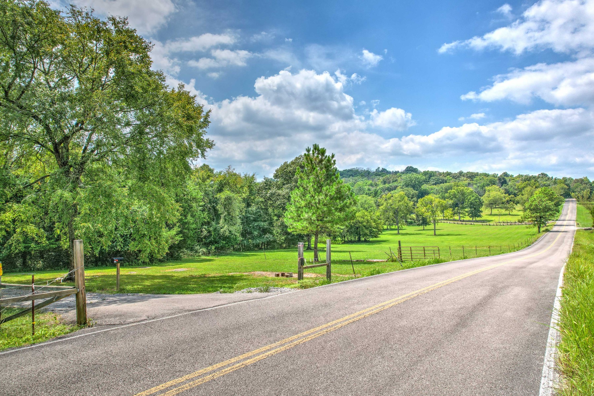 9210 Bowles Road Rockvale, TN 37153 - Photo 2 of 2 a view of a golf course with a street