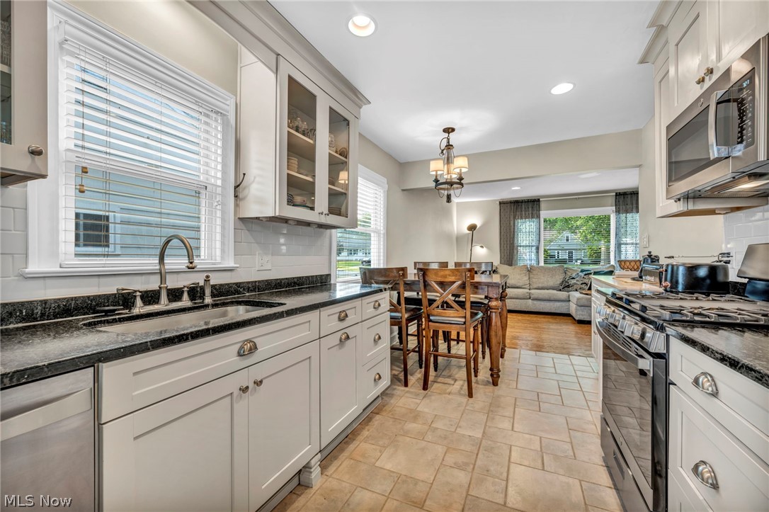 24005 Knickerbocker Road Bay Village, OH 44140 - Photo 3 of 22 Gallery Image 3
