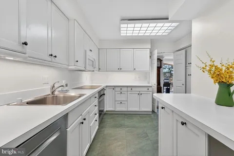 a kitchen that has a sink and cabinets