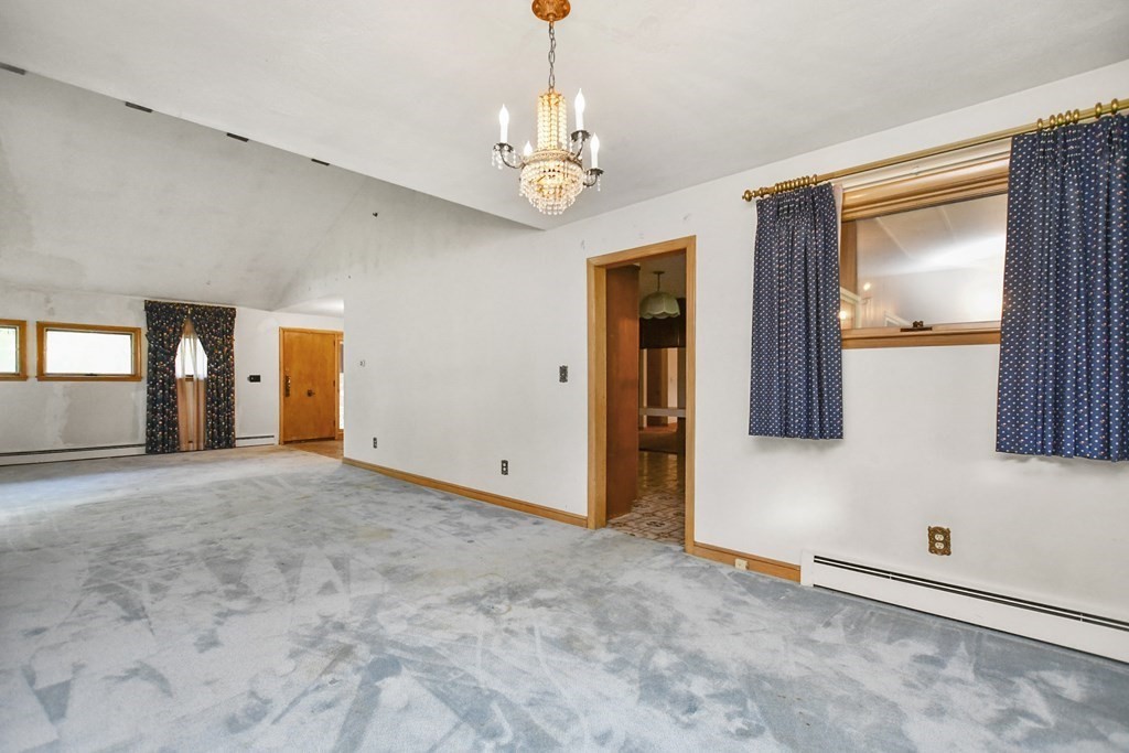 13 Bradley Road Salem, MA 01970 - Photo 7 of 32 Gallery Image 7
