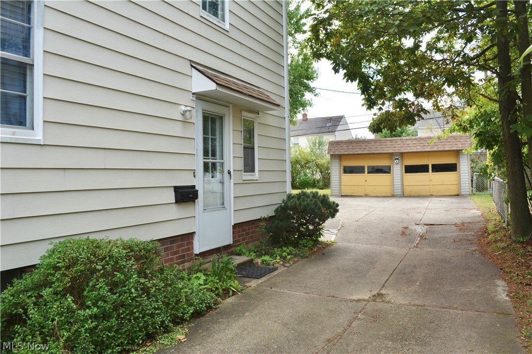 4100 Charlton Road Cleveland, OH 44121 - Photo 2 of 26