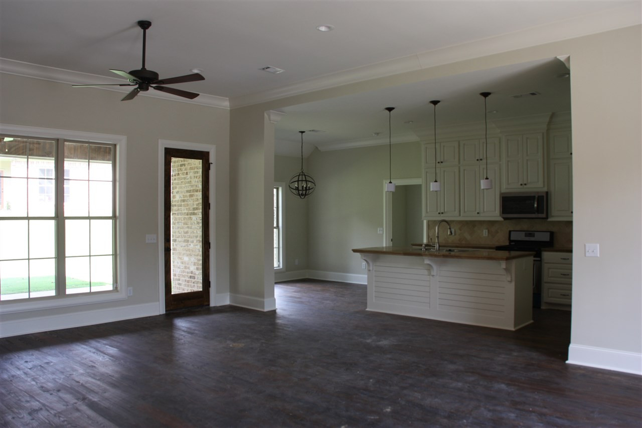 226 Rue Beau Chene Ridgeland, MS 39157 - Photo 3 of 18 Enjoy meals at breakfast nook or island
