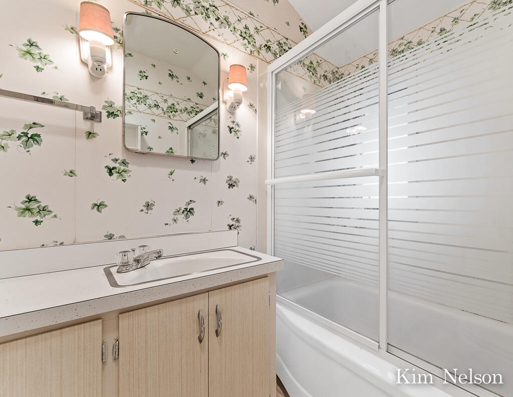 6100 Murray Road Whitehall, MI 49461 - Photo 49 of 74 Bathroom 2