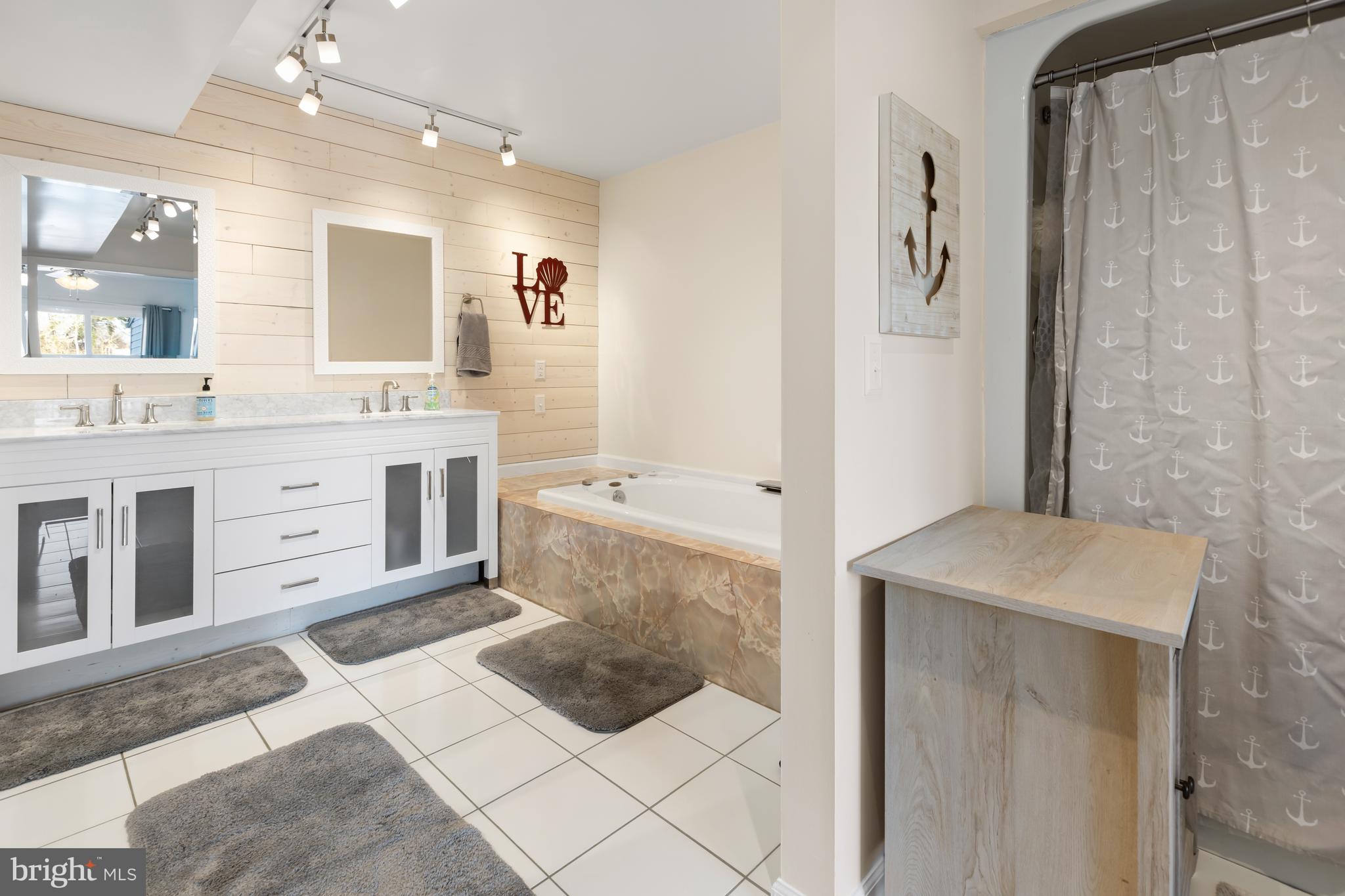 13 Hunters Point Millsboro, DE 19966 - Photo 14 of 29 Master Bath W/Whirlpool & Dbl Sinks