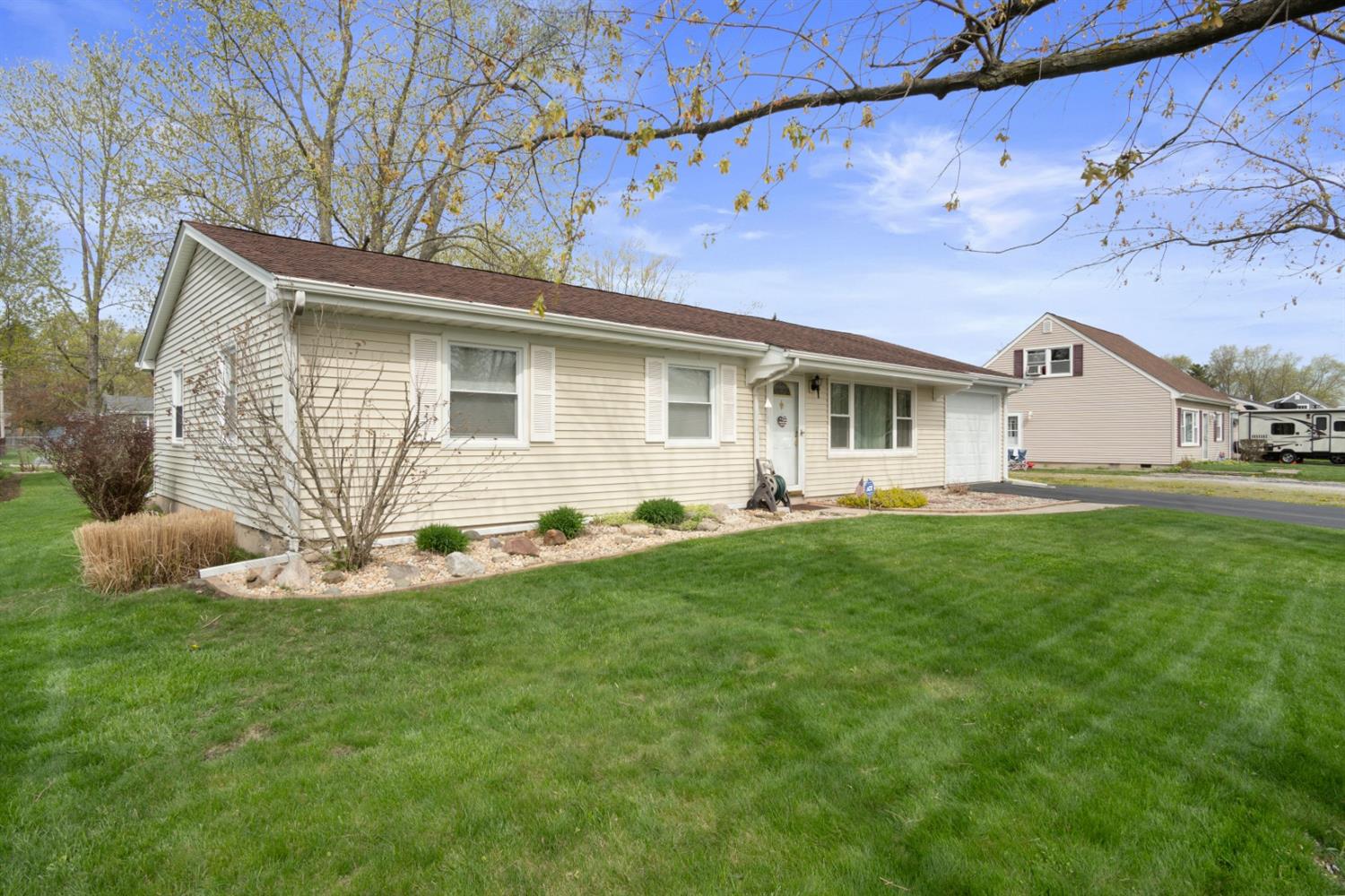 714 Acadia Road Valparaiso, IN 46385 - Photo 1 of 23 1500x1000
