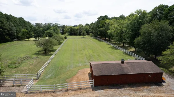 a view of a back yard of the house