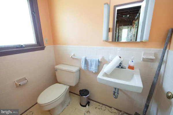 an aerial view of river residential houses with outdoor space and swimming pool