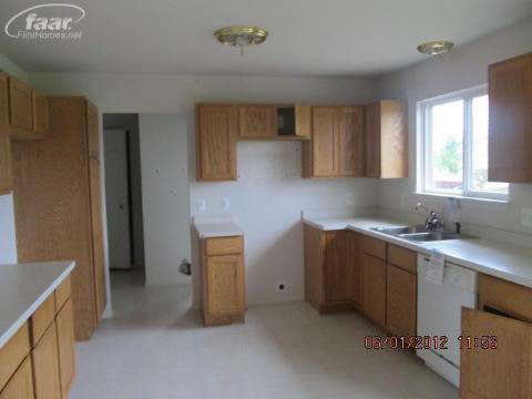 8242 Cook Road Swartz Creek, MI 48473 - Photo 4 of 10 20145161-3.JPG