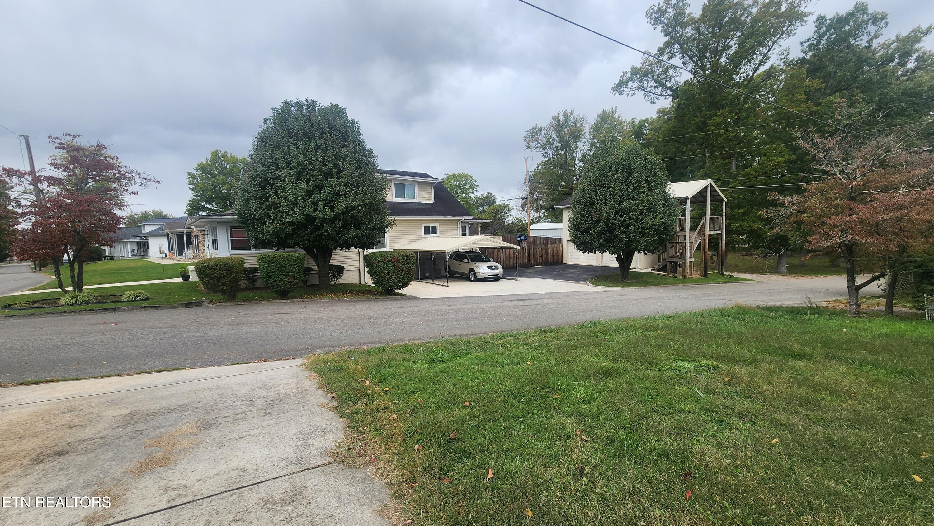 205 North Main Street Oneida, TN 37841 - Photo 4 of 49 20241015_142743