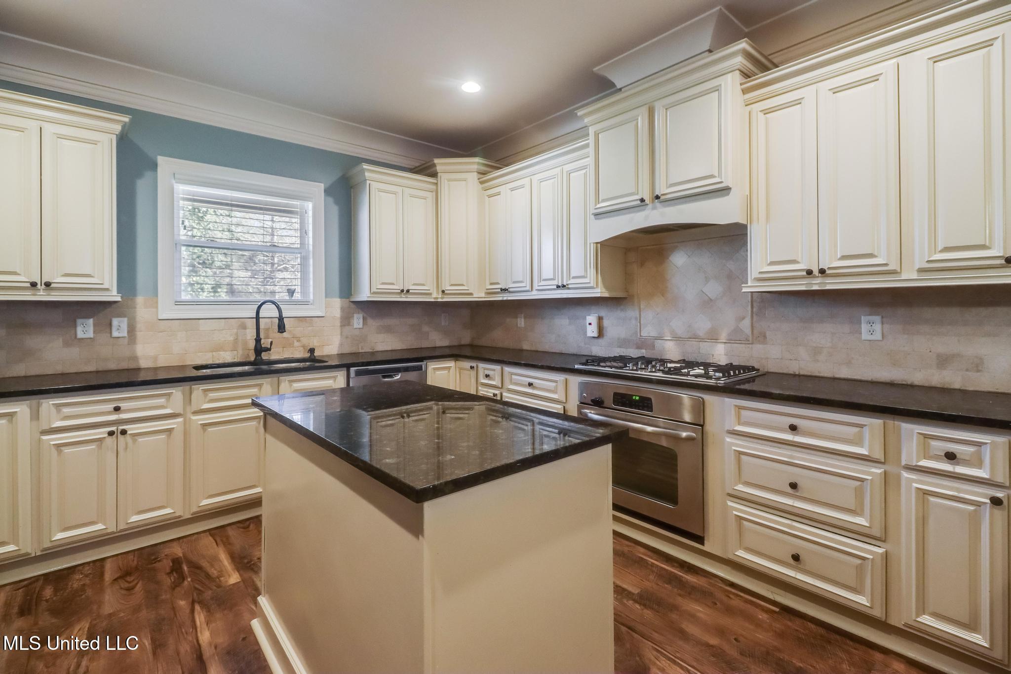 857 Reed Lane Gulfport, MS 39507 - Photo 7 of 32 Photo Feb 05 2026, 1 41 51 PM-2