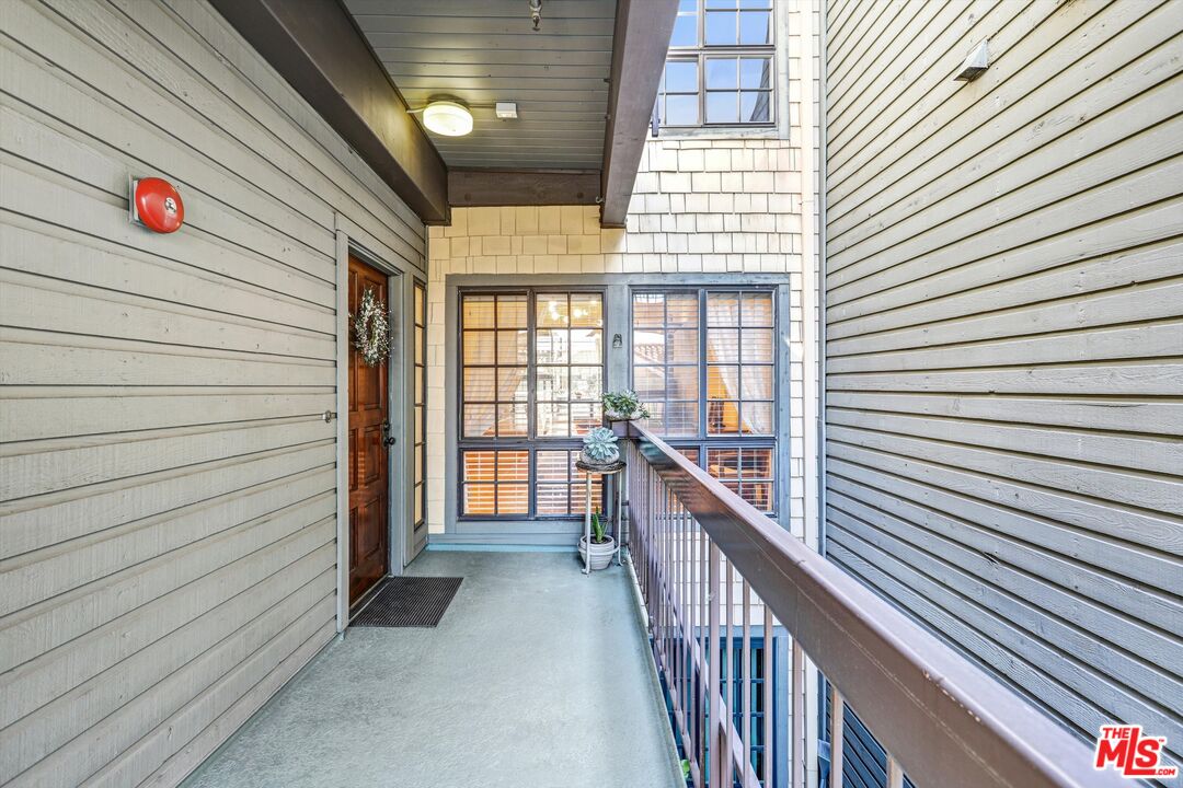 1313 Valley View Road, Unit 213 Glendale, CA 91202 - Photo 3 of 31
