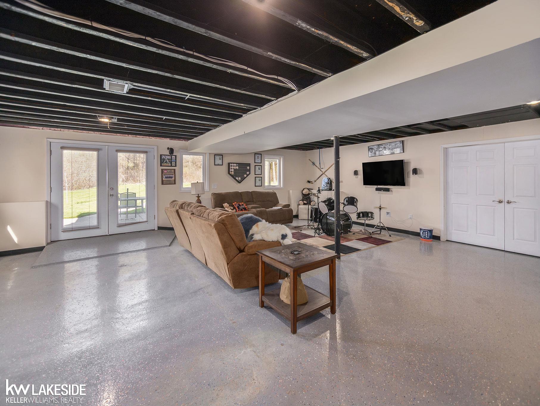 64280 Miller Road Washington, MI 48095 - Photo 26 of 30 50090498-29.JPG