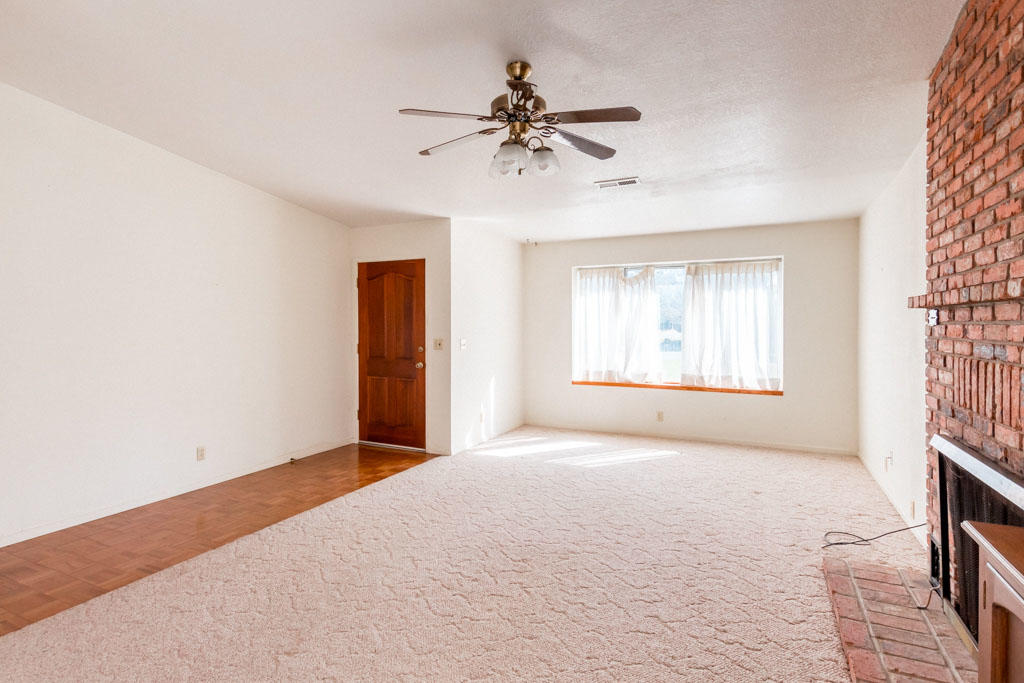 5988 Riverside Drive Redding, CA 96001 - Photo 7 of 27 9 living