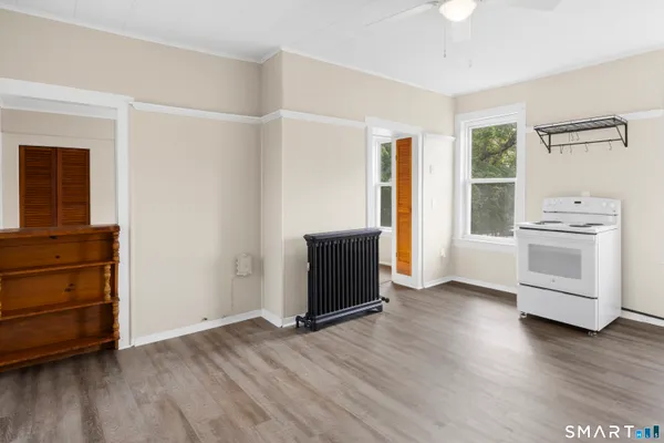 $1,900 | 198 South Main Street, Putnam, CT 06260