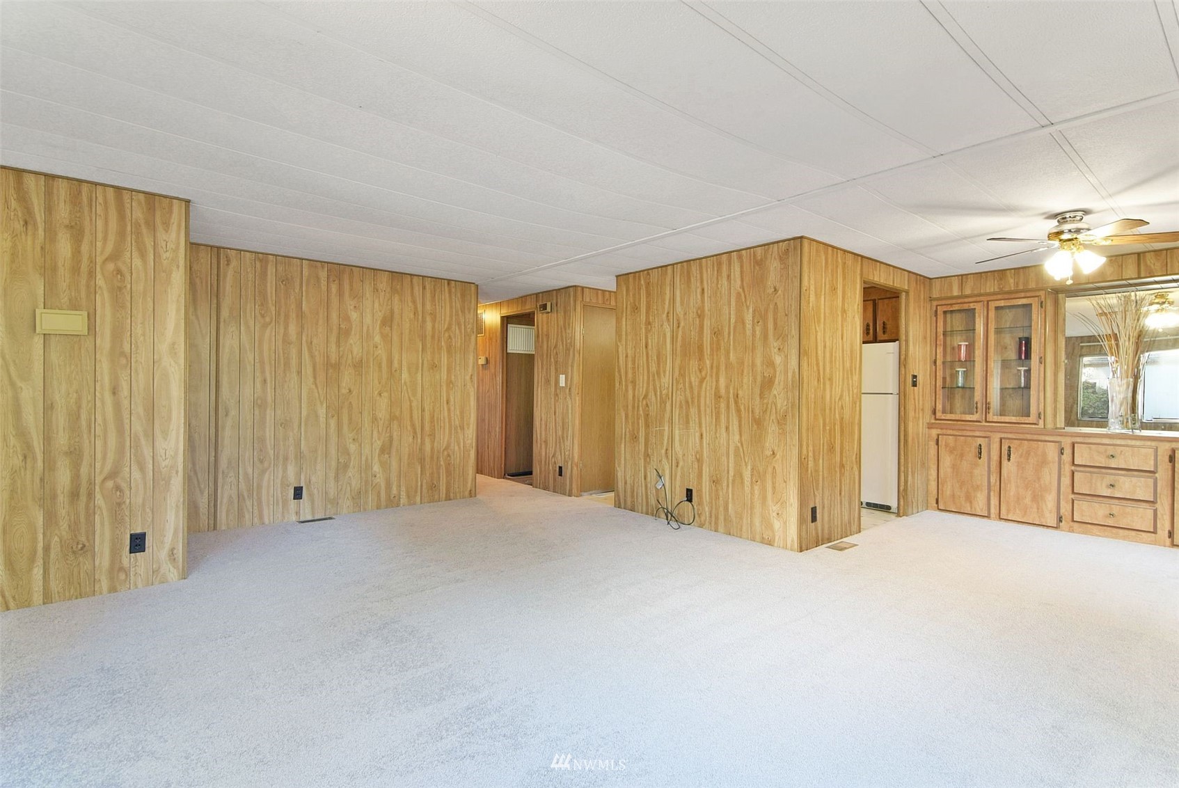 23708 Locust Way, Unit 17B Bothell, WA 98021 - Photo 5 of 16 a view of an empty room with a window