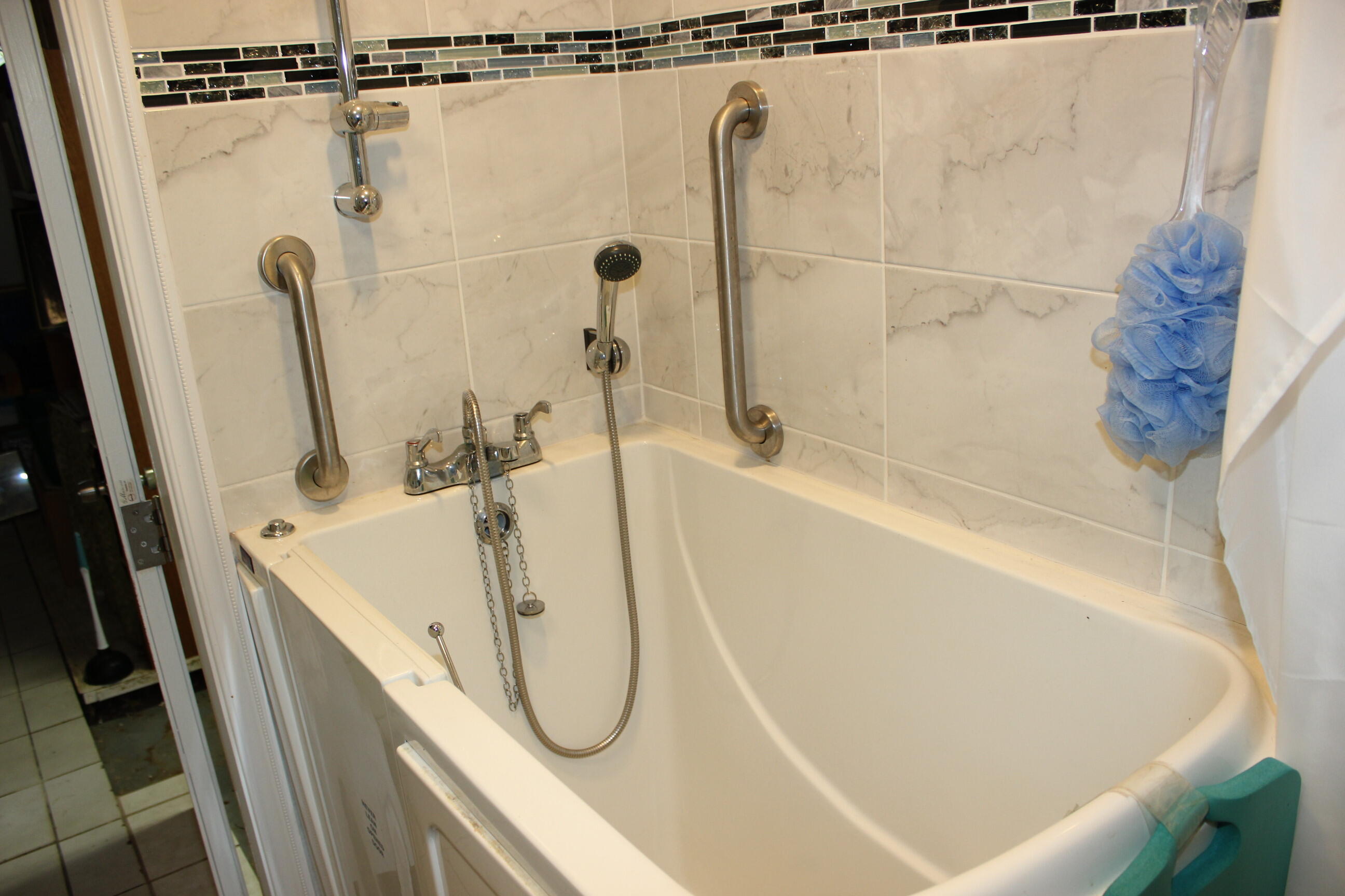 4981 Serafica Drive Lake Worth, FL 33461 - Photo 36 of 44 a bathroom with a tub