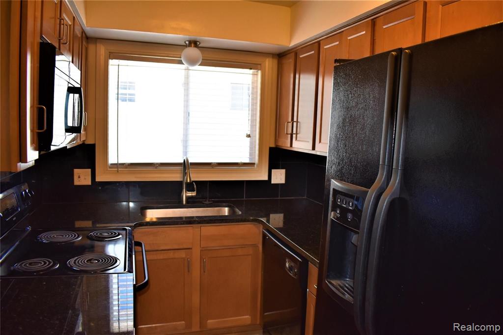 520 East 14 Mile Road Clawson, MI 48017 - Photo 5 of 10