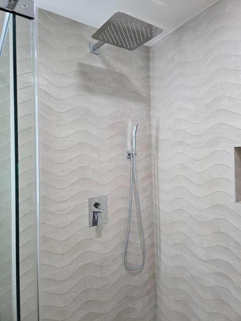 3575 Lehigh Drive, Unit 25 Santa Clara, CA 95051 - Photo 16 of 29 a bathroom with a shower