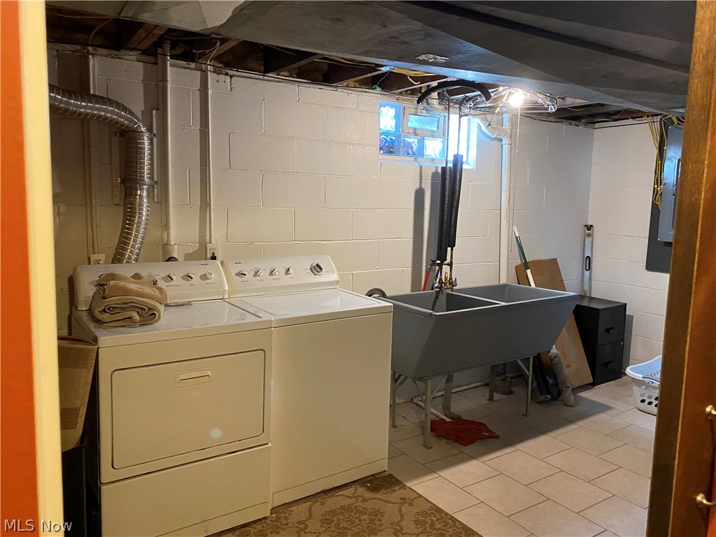 350 Sandhurst Road Akron, OH 44333 - Photo 9 of 16 Very clean lower level laundry room.