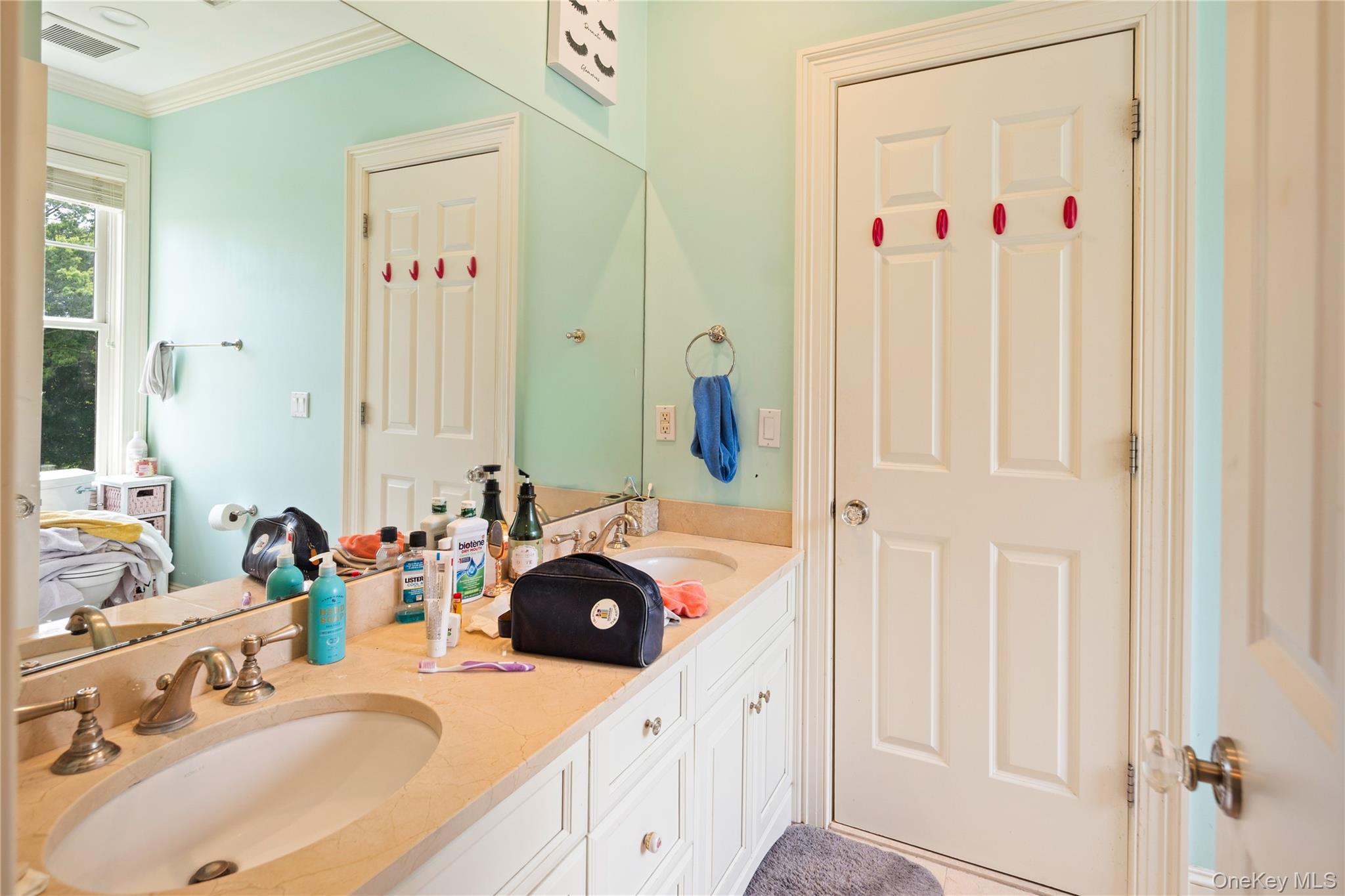 77 Byram Ridge Road Armonk, NY 10504 - Photo 37 of 48 Adjoining full bath between bedroom 3 and bedroom 4