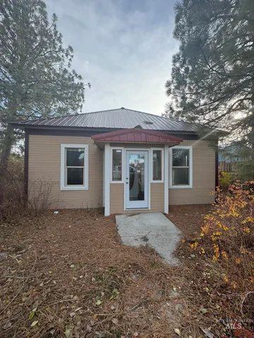 $215,000 | 232 Willow Avenue East, Fairfield, ID 83327