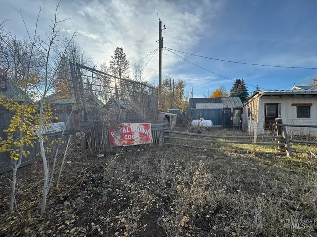 $185,000 | 232 Willow Avenue East, Fairfield, ID 83327