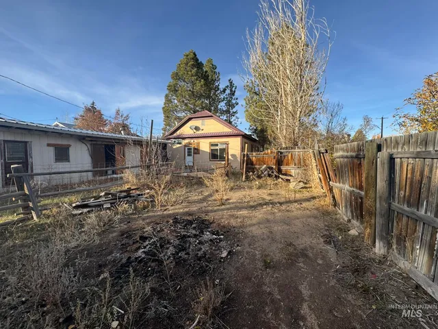 $185,000 | 232 Willow Avenue East, Fairfield, ID 83327