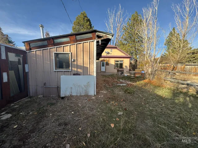 $185,000 | 232 Willow Avenue East, Fairfield, ID 83327