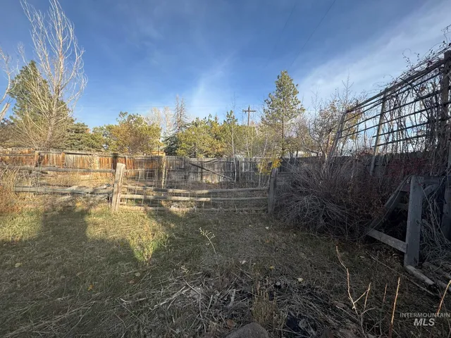 $185,000 | 232 Willow Avenue East, Fairfield, ID 83327