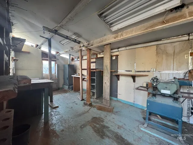 $185,000 | 232 Willow Avenue East, Fairfield, ID 83327