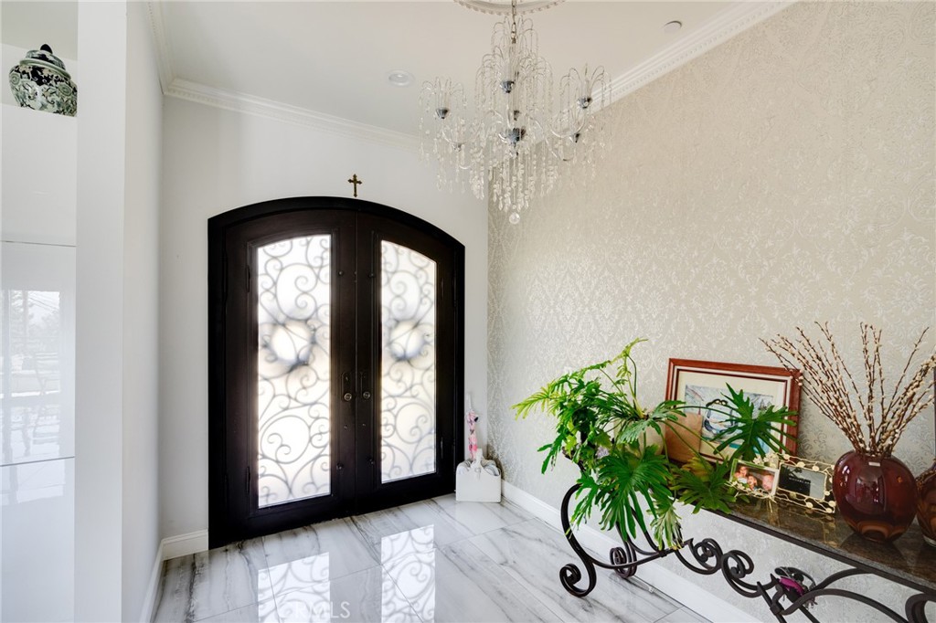 10461 Hillhaven Avenue Tujunga, CA 91042 - Photo 2 of 31 a view of a livingroom with furniture and front door