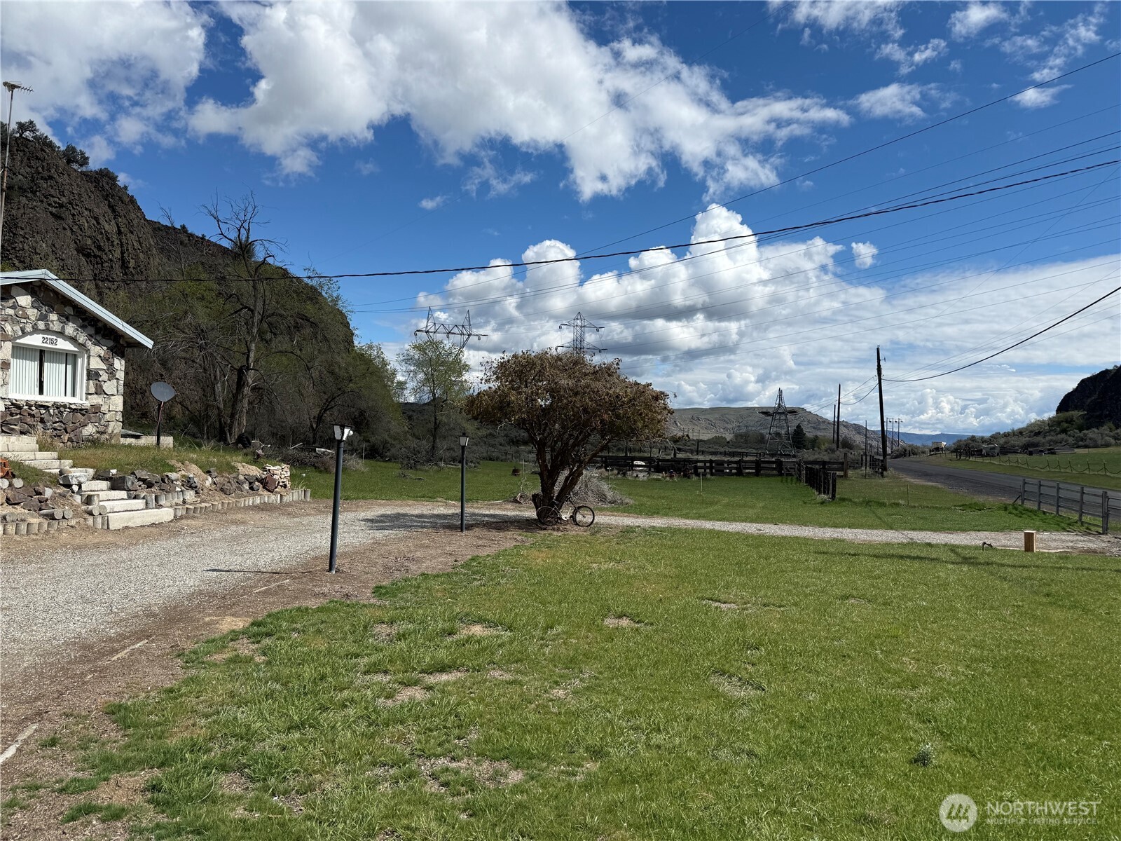 22152 Pleasant Valley Road Northeast Grand Coulee, WA 99133 - Photo 2 of 4