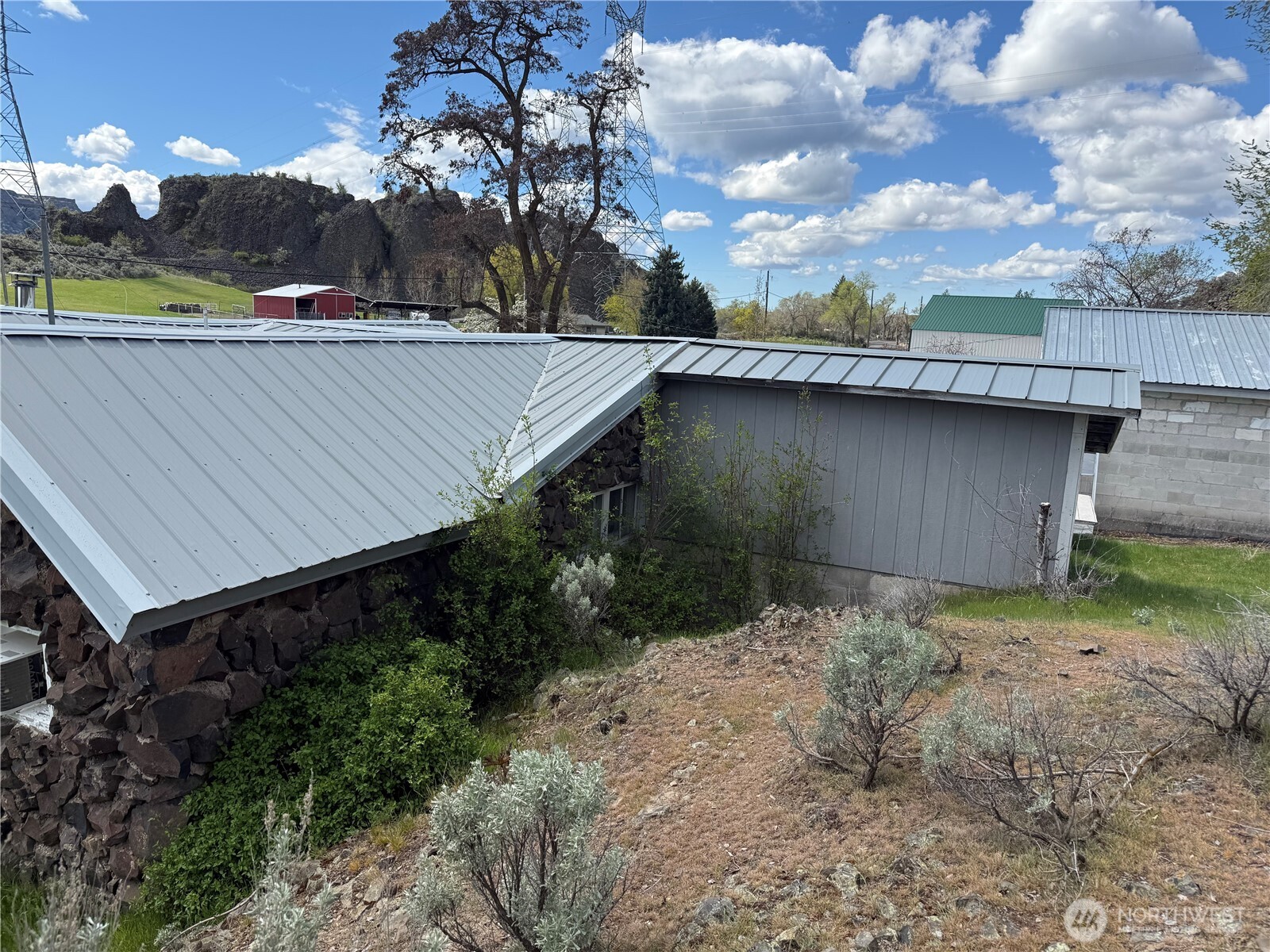 22152 Pleasant Valley Road Northeast Grand Coulee, WA 99133 - Photo 4 of 4