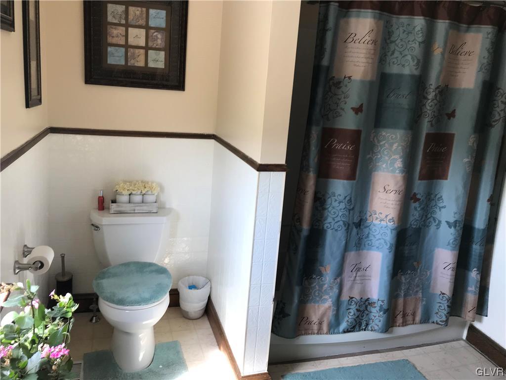 4578 Hanoverville Road Bethlehem, PA 18020 - Photo 19 of 43