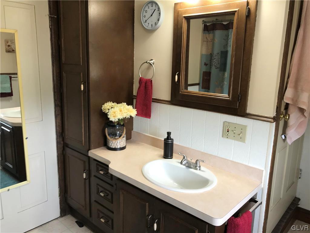 4578 Hanoverville Road Bethlehem, PA 18020 - Photo 24 of 43