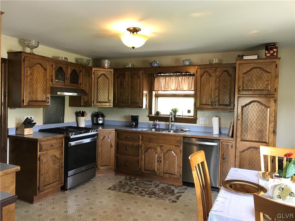 4578 Hanoverville Road Bethlehem, PA 18020 - Photo 5 of 43