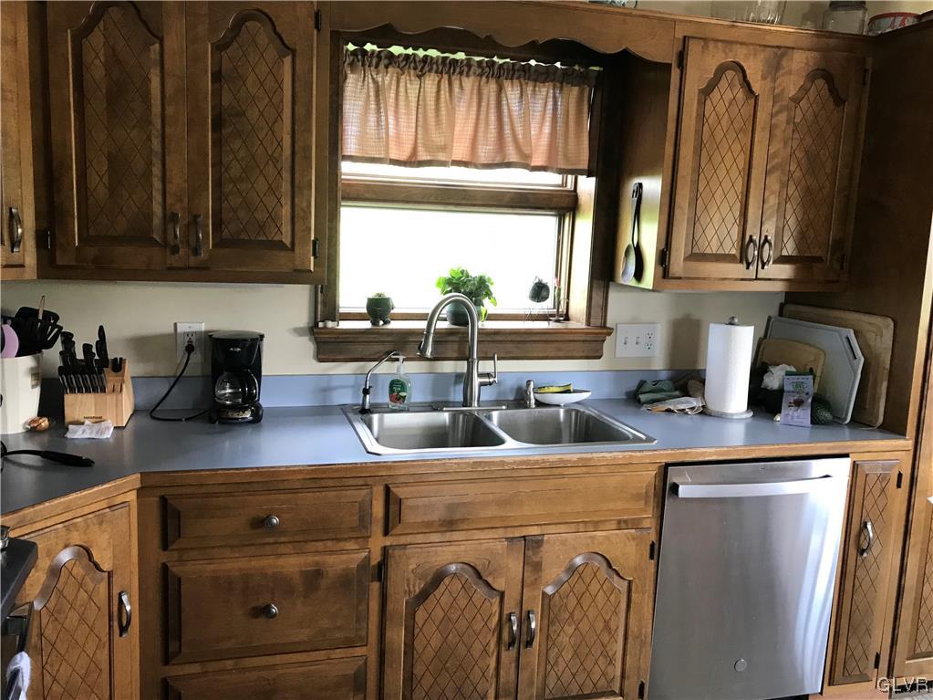 4578 Hanoverville Road Bethlehem, PA 18020 - Photo 7 of 43